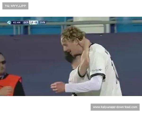 女接待员怒闯德国 U21 大巴！15 个啤酒杯引发跨国风波