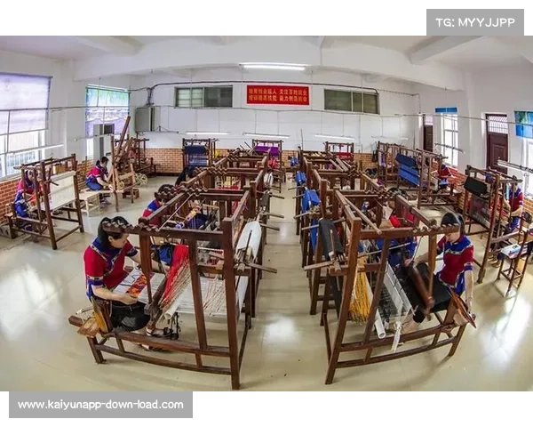 广西壮锦融入猛龙出击擂台,国际瞩目非遗工艺 广西壮锦融入猛龙出击擂台,国际瞩目非遗工艺